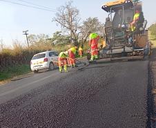 PR-218 entre Carlópolis e Joaquim Távora tem tráfego de veículos em pare-e-siga