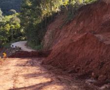 Queda de barreira na PR-340