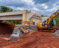 Pavimentação da PR-574 e PR-575 entre Cafelândia e Tupãssi