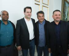 Governador Carlos Massa Ratinho Júnior dá posse ao secretário de Estado da Infrestrurura e Logística, Sandro Alex, e ao diretor do Departamento de Estradas e Rodagem (DER), João Alfredo zampieri - Curitiba, 13/02/2019 - Foto: Rodrigo Félix Leal/ANPr