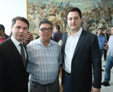 Governador Carlos Massa Ratinho Júnior dá posse ao secretário de Estado da Infrestrurura e Logística, Sandro Alex, e ao diretor do Departamento de Estradas e Rodagem (DER), João Alfredo zampieri - Curitiba, 13/02/2019 - Foto: Rodrigo Félix Leal/ANPr