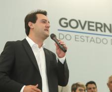 Governador Carlos Massa Ratinho Júnior dá posse ao secretário de Estado da Infrestrurura e Logística, Sandro Alex, e ao diretor do Departamento de Estradas e Rodagem (DER), João Alfredo zampieri - Curitiba, 13/02/2019 - Foto: Rodrigo Félix Leal/ANPr