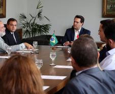 Reunião do governador Carlos Massa Ratinho Junior com a ministra de Indústria e Comércio do Paraguai, Liz Cramer; o governador do Departamento de Misiones, Carlos Arrechea Ortíz; o cônsul-geral do Paraguai no Brasil, Carlos José Fleitas Rodriguez, e empresários.  -  Curitiba, 14/02/2019  -  Foto: Gilson Abreu/ANPr