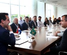 Reunião do governador Carlos Massa Ratinho Junior com a ministra de Indústria e Comércio do Paraguai, Liz Cramer; o governador do Departamento de Misiones, Carlos Arrechea Ortíz; o cônsul-geral do Paraguai no Brasil, Carlos José Fleitas Rodriguez, e empresários.  -  Curitiba, 14/02/2019  -  Foto: Gilson Abreu/ANPr