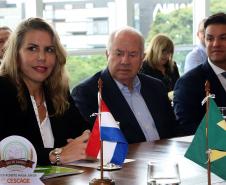 Reunião do governador Carlos Massa Ratinho Junior com a ministra de Indústria e Comércio do Paraguai, Liz Cramer; o governador do Departamento de Misiones, Carlos Arrechea Ortíz; o cônsul-geral do Paraguai no Brasil, Carlos José Fleitas Rodriguez, e empresários.  -  Curitiba, 14/02/2019  -  Foto: Gilson Abreu/ANPr