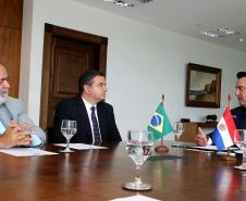 Reunião do governador Carlos Massa Ratinho Junior com a ministra de Indústria e Comércio do Paraguai, Liz Cramer; o governador do Departamento de Misiones, Carlos Arrechea Ortíz; o cônsul-geral do Paraguai no Brasil, Carlos José Fleitas Rodriguez, e empresários.  -  Curitiba, 14/02/2019  -  Foto: Gilson Abreu/ANPr