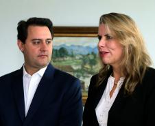 Reunião do governador Carlos Massa Ratinho Junior com a ministra de Indústria e Comércio do Paraguai, Liz Cramer; o governador do Departamento de Misiones, Carlos Arrechea Ortíz; o cônsul-geral do Paraguai no Brasil, Carlos José Fleitas Rodriguez, e empresários.  -  Curitiba, 14/02/2019  -  Foto: Gilson Abreu/ANPr