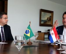 Reunião do governador Carlos Massa Ratinho Junior com a ministra de Indústria e Comércio do Paraguai, Liz Cramer; o governador do Departamento de Misiones, Carlos Arrechea Ortíz; o cônsul-geral do Paraguai no Brasil, Carlos José Fleitas Rodriguez, e empresários.  -  Curitiba, 14/02/2019  -  Foto: Gilson Abreu/ANPr