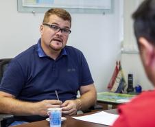 A relação do Porto de Paranaguá com a cidade foi tema de uma reunião entre o diretor dos Portos do Paraná, Luiz Fernando Garcia, e o prefeito Marcelo Roque, nesta sexta-feira (15). O encontro faz parte dos esforços da nova gestão em contribuir com o desenvolvimento do município e aproximar a comunidade da atividade portuária. Foto:Claudio Neves/APPA