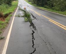 Interdição da PR-340 entre Tibagi e Telêmaco Borba, por conta de um desmoronamento de terra na tarde de sábado (16)  -  Curitiba, 17/03/2019  -  Foto: Divulgação DER