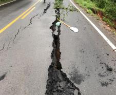 Interdição da PR-340 entre Tibagi e Telêmaco Borba, por conta de um desmoronamento de terra na tarde de sábado (16)  -  Curitiba, 17/03/2019  -  Foto: Divulgação DER