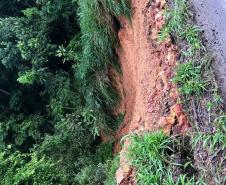 Interdição da PR-340 entre Tibagi e Telêmaco Borba, por conta de um desmoronamento de terra na tarde de sábado (16)  -  Curitiba, 17/03/2019  -  Foto: Divulgação DER