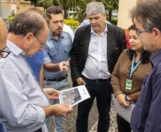 Os Portos do Paraná farão convênio com o Município de Paranaguá para recuperar as vias do entorno do Santuário Estadual de Nossa Senhora do Rocio. A obra visa melhorar o acesso da comunidade local, dos visitantes e peregrinos. O anúncio foi feito nesta terça-feira (27), no salão paroquial do Santuário.   -  Paranaguá, 27/03/2019  -  Foto: Claudio Neves/APPA