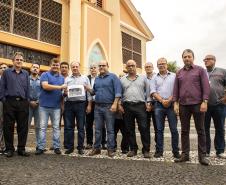 Os Portos do Paraná farão convênio com o Município de Paranaguá para recuperar as vias do entorno do Santuário Estadual de Nossa Senhora do Rocio. A obra visa melhorar o acesso da comunidade local, dos visitantes e peregrinos. O anúncio foi feito nesta terça-feira (27), no salão paroquial do Santuário.   -  Paranaguá, 27/03/2019  -  Foto: Claudio Neves/APPA