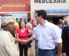 Cerca de oito mil pessoas serão beneficiadas pela obra de pavimentação da Estrada do Socavão, principal distrito de Castro, nos Campos Gerais. Nesta sexta-feira (29), o governador Carlos Massa Ratinho Junior esteve no município e assinou a ordem de serviço para pavimentar um trecho de nove quilômetros da estrada que liga o distrito de Socavão até a região do Pinheirão, em direção à PR-090.  -  Castro, 29/03/2019  -  Foto: Rodrigo Félix Leal/ANPr