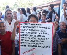 Cerca de oito mil pessoas serão beneficiadas pela obra de pavimentação da Estrada do Socavão, principal distrito de Castro, nos Campos Gerais. Nesta sexta-feira (29), o governador Carlos Massa Ratinho Junior esteve no município e assinou a ordem de serviço para pavimentar um trecho de nove quilômetros da estrada que liga o distrito de Socavão até a região do Pinheirão, em direção à PR-090.  -  Castro, 29/03/2019  -  Foto: Rodrigo Félix Leal/ANPr