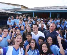 Cerca de oito mil pessoas serão beneficiadas pela obra de pavimentação da Estrada do Socavão, principal distrito de Castro, nos Campos Gerais. Nesta sexta-feira (29), o governador Carlos Massa Ratinho Junior esteve no município e assinou a ordem de serviço para pavimentar um trecho de nove quilômetros da estrada que liga o distrito de Socavão até a região do Pinheirão, em direção à PR-090.  -  Castro, 29/03/2019  -  Foto: Rodrigo Félix Leal/ANPr