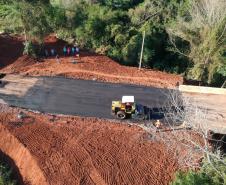 O Departamento de Estradas de Rodagem do Paraná (DER-PR) vai liberar na manhã deste sábado (30) o tráfego sobre a ponte do Rio da Anta, na PR-082. O trecho liga o município de Douradina à Santa Felicidade, distrito de Tapira, no Noroeste do Estado. O local estava totalmente interditado desde 7 de janeiro, quando parte do pavimento da cabeceira da ponte cedeu na altura do km 568 devido às chuvas.  -  Curitiba, 29/03/2019  -  Foto: Divulgação DER