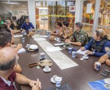 Órgãos de segurança que atuam em Paranaguá vão trabalhar em conjunto para dar mais agilidade no atendimento aos caminhoneiros que chegam para descarregar no Porto. O grupo, convidado pela Administração dos Portos do Paraná, discute formas efetivas de combater assaltos, vazadas e crimes ambientais.  -  Paranaguá, 01/04/2019  -  Foto: Cláudio Neves/APPA