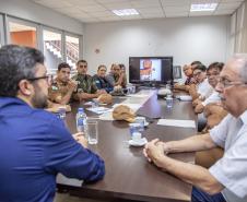 Órgãos de segurança que atuam em Paranaguá vão trabalhar em conjunto para dar mais agilidade no atendimento aos caminhoneiros que chegam para descarregar no Porto. O grupo, convidado pela Administração dos Portos do Paraná, discute formas efetivas de combater assaltos, vazadas e crimes ambientais.  -  Paranaguá, 01/04/2019  -  Foto: Cláudio Neves/APPA