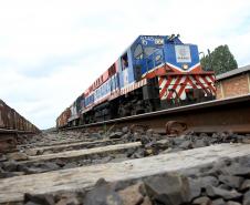 A Ferroeste (Estrada de Ferro Paraná Oeste S.A.) faturou R$ 9 milhões nos três primeiros meses de 2019, melhor resultado de um primeiro trimestre de sua história. Nesse período passaram pelos 250 quilômetros do trecho entre Cascavel e Guarapuava 308.137 toneladas de produtos, sendo 205.086 de granéis – pela primeira vez esse trimestre, que contempla a colheita da safra de soja, alcança a marca de pelo menos 200 mil toneladas.  -  Guarapuava, 04/04/2019  -  Foto: Jaelson Lucas/ANPr