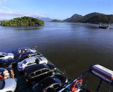 O Departamento de Estradas de Rodagens (DER-PR) prorrogou por mais um ano o contrato de concessão do ferry boat que faz a travessia Guaratuba – Caiobá, no Litoral do Paraná. A empresa Concessionária Travessia de Guaratuba continuará a prestar o serviço sem mudanças na tarifa.  -  Foto: Arquivo ANPr