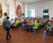 Representantes da comunidade pesqueira de Paranaguá e estudantes universitários participaram, nesta quinta-feira (11), do Seminário de Pesca promovido pelos Portos do Paraná. Com lotação completa no auditório do Museu de Arqueologia e Etnologia (MAE), o primeiro encontro para a devolutiva dos dados de quatro anos de monitoramento foi bastante produtivo. Foto: APPA
