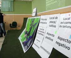 Portos do Paraná promoveram nesta segunda-feira (15), em Antonina, o 3.º Seminário da Pesca no Colégio Estadual Brasilio Machado. 30 pescadores e marisqueiras se reuniram com a equipe da Diretoria de Meio Ambiente para receber o resultado do monitoramento da atividade pesqueira na região.  -  Paranaguá, 15/04/2019  -  Foto: Divulgação APPA