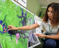 Portos do Paraná promoveram nesta segunda-feira (15), em Antonina, o 3.º Seminário da Pesca no Colégio Estadual Brasilio Machado. 30 pescadores e marisqueiras se reuniram com a equipe da Diretoria de Meio Ambiente para receber o resultado do monitoramento da atividade pesqueira na região.  -  Paranaguá, 15/04/2019  -  Foto: Divulgação APPA