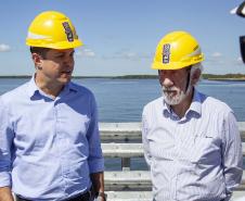 O planejamento futuro para a infraestrutura do Litoral do Estado e o crescimento dos Portos do Paraná foram discutidos nesta quinta-feira (18), durante visita do o vice-governador, Darci Piana, e secretário-chefe da Casa Civil, Guto Silva, ao Porto de Paranaguá. Foto: Claudio Neves/APPA