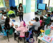 Os Portos do Paraná deram início ao primeiro módulo do Programa de Educação Ambiental de 2019. As atividades com as crianças da rede municipal de 12 comunidades do entorno começaram este mês e serão realizadas a cada bimestre, até novembro. No total, são quase 300 alunos, de 1º a 5º anos, que participam das aulas e momentos lúdicos preparados pelos profissionais. Foto: Claudio Neves/APPA