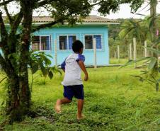 Os Portos do Paraná deram início ao primeiro módulo do Programa de Educação Ambiental de 2019. As atividades com as crianças da rede municipal de 12 comunidades do entorno começaram este mês e serão realizadas a cada bimestre, até novembro. No total, são quase 300 alunos, de 1º a 5º anos, que participam das aulas e momentos lúdicos preparados pelos profissionais. Foto: Claudio Neves/APPA