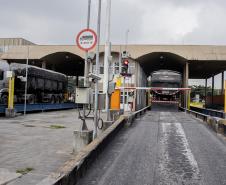 Os Portos do Paraná trabalham constantemente para fortalecer a segurança na região do Porto de Paranaguá. Além da atuação conjunta com Polícia Militar, Polícia Rodoviárias Federal e Estadual e Guarda Municipal, na segurança de caminhões e veículos na entrada da cidade, a Unidade Administrativa de Segurança Portuária (UASP) atua para coibir ações criminosas dentro do cais público.  -  Paranaguá, 26/04/2019  -  Foto: Cláudio Neves/APPA