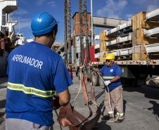 Todos os dias, em média, cerca de mil pessoas chegam para trabalhar no Porto de Paranaguá. São funcionários da empresa pública, servidores das empresas operadoras portuárias, motoristas, prestadores de serviços e trabalhadores portuários avulsos, os chamados TPAs.  -  Paranaguá, 30/04/2019  -  Foto: Claudio Neves/APPA