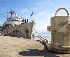 O navio Sirius (H-21), da Marinha do Brasil, está nas proximidades da Barra de Paranaguá para o levantamento hidrográfico que vai permitir a atualização de uma das Cartas Náuticas. Com o dados atualizados, a navegação ficará mais segura na região. Com mais segurança, também existem os ganhos operacionais nos Portos do Paraná. Foto: Claudio Neves/APPA