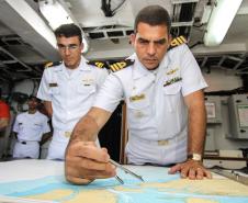 O navio Sirius (H-21), da Marinha do Brasil, está nas proximidades da Barra de Paranaguá para o levantamento hidrográfico que vai permitir a atualização de uma das Cartas Náuticas. Com o dados atualizados, a navegação ficará mais segura na região. Com mais segurança, também existem os ganhos operacionais nos Portos do Paraná. Foto: Claudio Neves/APPA