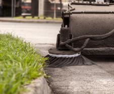 Os Portos do Paraná vão usar a partir deste mês um sistema eletrônico de rastreamento nos veículos que fazem o transporte de caçambas com os resíduos sólidos produzidos no cais, no pátio de triagem e no entorno da área portuária. Foto: Claudio Neves/APPA