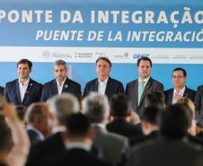 O governador Carlos Massa Ratinho Junior recebe  em Foz do Iguaçu, o presidente Jair Bolsonaro e o presidente do Paraguai Mario Abdo Benítez para o lançamento da pedra fundamental da segunda ponte entre Brasil e Paraguai, em cerimônia  no Marco das Três Fronteiras, nesta sexta-feira (10).   Foz do Iguaçu, 10/05/2019 -  Foto: Geraldo Bubniak/ANPr
