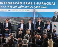 O governador Carlos Massa Ratinho Junior recebe  em Foz do Iguaçu, o presidente Jair Bolsonaro e o presidente do Paraguai Mario Abdo Benítez para o lançamento da pedra fundamental da segunda ponte entre Brasil e Paraguai, em cerimônia  no Marco das Três Fronteiras, nesta sexta-feira (10).   Foz do Iguaçu, 10/05/2019 -  Foto: Geraldo Bubniak/ANPr
