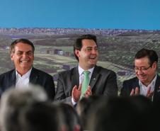 O governador Carlos Massa Ratinho Junior recebe  em Foz do Iguaçu, o presidente Jair Bolsonaro e o presidente do Paraguai Mario Abdo Benítez para o lançamento da pedra fundamental da segunda ponte entre Brasil e Paraguai, em cerimônia  no Marco das Três Fronteiras, nesta sexta-feira (10).   Foz do Iguaçu, 10/05/2019 -  Foto: Geraldo Bubniak/ANPr