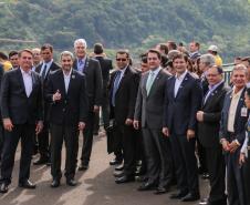 O governador Carlos Massa Ratinho Junior recebe  em Foz do Iguaçu, o presidente Jair Bolsonaro e o presidente do Paraguai Mario Abdo Benítez para o lançamento da pedra fundamental da segunda ponte entre Brasil e Paraguai, em cerimônia  no Marco das Três Fronteiras, nesta sexta-feira (10).   Foz do Iguaçu, 10/05/2019 -  Foto: Geraldo Bubniak/ANPr