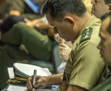 Os Portos do Paraná receberam nesta quinta-feira (23) alunos militares e civis da Escola Superior de Guerra (ESG), do Ministério da Defesa, participantes do Curso de Logística e Mobilização Nacional. Além de assistir a uma palestra sobre as atividades portuárias no Estado, o grupo visitou o cais do Porto de Paranaguá. Foto: Claudio Neves/Appa