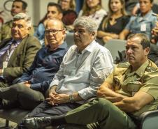 Os Portos do Paraná receberam nesta quinta-feira (23) alunos militares e civis da Escola Superior de Guerra (ESG), do Ministério da Defesa, participantes do Curso de Logística e Mobilização Nacional. Além de assistir a uma palestra sobre as atividades portuárias no Estado, o grupo visitou o cais do Porto de Paranaguá. Foto: Claudio Neves/Appa