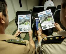 Os Portos do Paraná receberam nesta quinta-feira (23) alunos militares e civis da Escola Superior de Guerra (ESG), do Ministério da Defesa, participantes do Curso de Logística e Mobilização Nacional. Além de assistir a uma palestra sobre as atividades portuárias no Estado, o grupo visitou o cais do Porto de Paranaguá. Foto: Claudio Neves/Appa