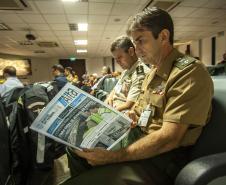 Os Portos do Paraná receberam nesta quinta-feira (23) alunos militares e civis da Escola Superior de Guerra (ESG), do Ministério da Defesa, participantes do Curso de Logística e Mobilização Nacional. Além de assistir a uma palestra sobre as atividades portuárias no Estado, o grupo visitou o cais do Porto de Paranaguá. Foto: Claudio Neves/Appa
