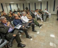 Os Portos do Paraná receberam nesta quinta-feira (23) alunos militares e civis da Escola Superior de Guerra (ESG), do Ministério da Defesa, participantes do Curso de Logística e Mobilização Nacional. Além de assistir a uma palestra sobre as atividades portuárias no Estado, o grupo visitou o cais do Porto de Paranaguá. Foto: Claudio Neves/Appa