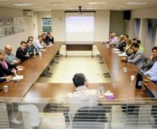 A diretoria-executiva dos Portos do Paraná debateu nesta sexta-feira (31) a retomada de investimentos no Porto de Antonina. Equipes das diretorias de engenharia, meio ambiente, empresarial, administrativa-financeira e jurídica visitaram a sede Barão de Teffé e o Terminal Portuário Ponta do Felix (TPPF). Foto; APPA