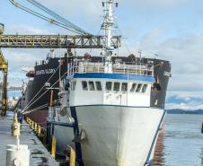 Durante todo o mês de junho, o Porto de Paranaguá vai receber o navio de ensino Ciências do Mar I, da Universidade Federal do Rio Grande do Sul. A embarcação está a serviço dos cursos de Ciências do Mar da Região Sul do Brasil e atenderá alunos do Centro de Estudos do Mar, da Universidade Federal do Paraná (UFPR), e da Universidade Estadual do Oeste do Paraná (Unioeste). Foto: Claudio Neves/APPA