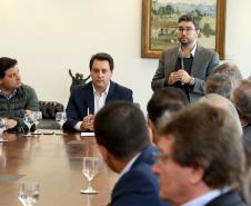 O governador Carlos Massa Ratinho Jr assinou autorização para contratação de empresa especializada em engenharia portuária para execução das obras de recuperação do Píer Público de Inflamáveis do Porto de Paranaguá.Foto Gilson Abreu/ANPr
