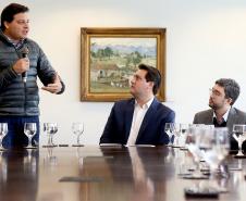O governador Carlos Massa Ratinho Jr assinou autorização para contratação de empresa especializada em engenharia portuária para execução das obras de recuperação do Píer Público de Inflamáveis do Porto de Paranaguá.Foto Gilson Abreu/ANPr